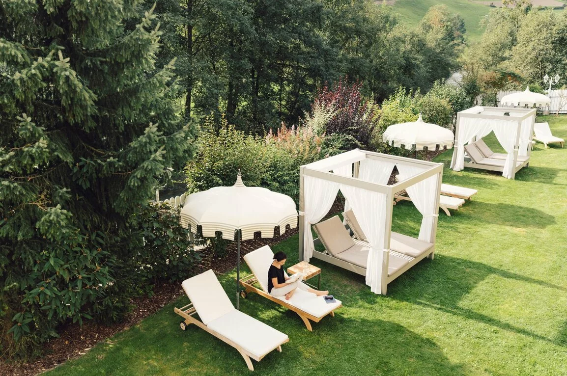 Südtirol Hotels ✱ Urlaubswelt mit Spa Garten im Ahrntal