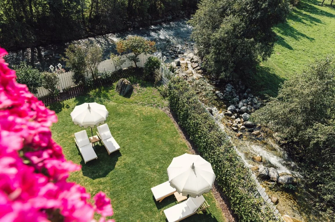 Südtirol Hotels ✱ Urlaubswelt mit Spa Garten im Ahrntal